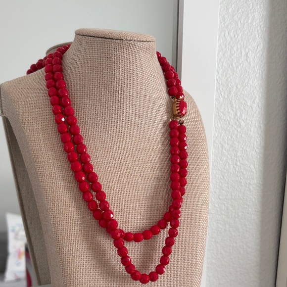 Jewelry - Vintage                               Elegant Red Glass Beaded Necklace